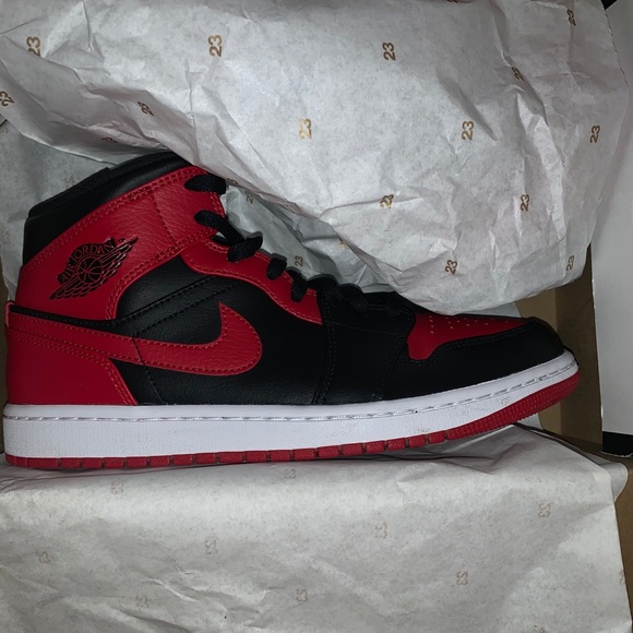 Jordan 1 -Reverse Bred- MIDS - Picture 1 of 2